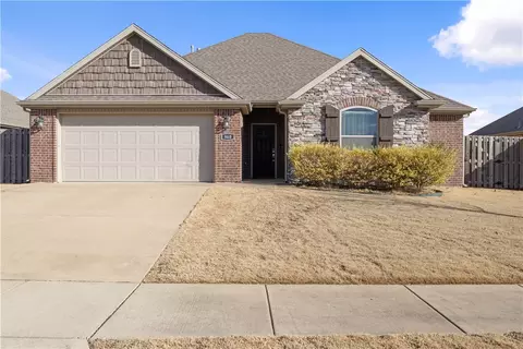 960 Silverthorn Dr, Centerton, AR 72719