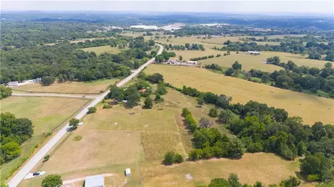 2 E 57 Ac E Monitor Rd, Springdale, AR 72764