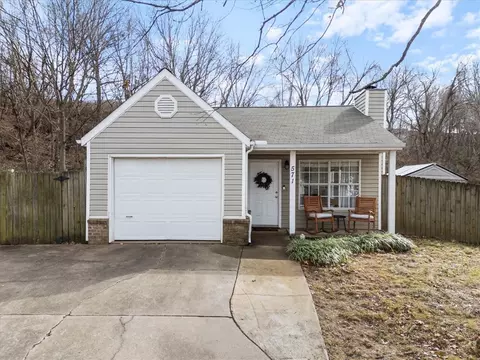 571 Evergreen Ln, Fayetteville, AR 72703