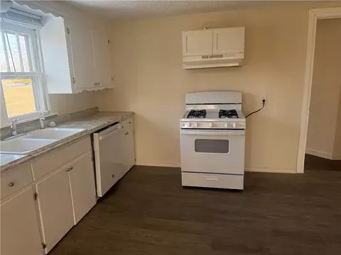 Kitchen - 318 Ruby St, Springdale, AR 72764 photo 2 of 2