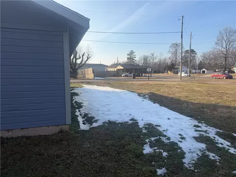 Exterior - 318 Ruby St, Springdale, AR 72764 photo 2 of 3