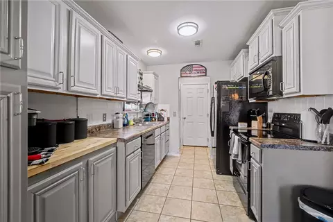 Kitchen - 958 Raspberry St, Elkins, AR 72727 photo 1 of 2