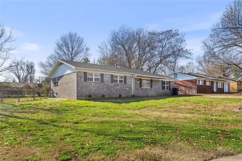 2326 Alpine Cir, Siloam Springs, AR 72761