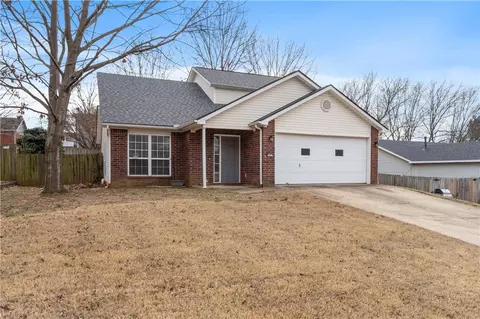 3497 Essex Dr, Fayetteville, AR 72704