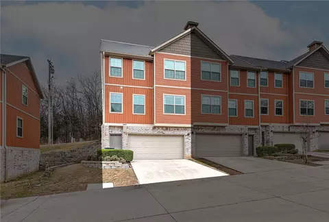 2827 W Cottonwillow Way, Fayetteville, AR 72704