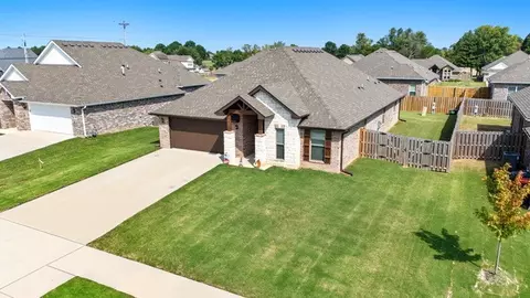 5558 Clear Springs Ave, Springdale, AR 72762