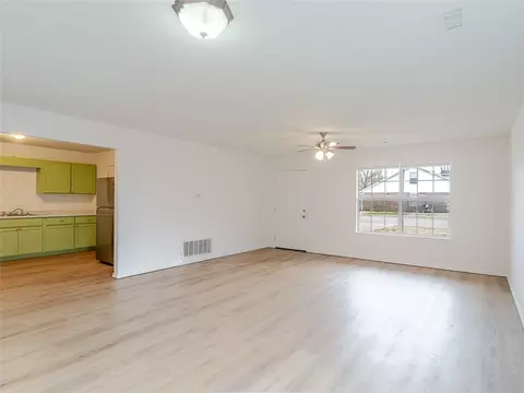 Living - 801 Glendale Ln, Rogers, AR 72758 photo 2 of 2