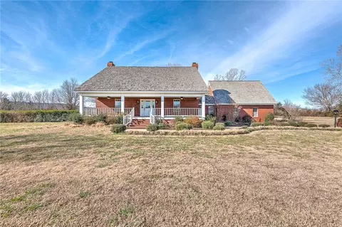 819 Center St, Elkins, AR 72727