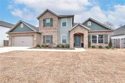 104 Dobson St, Pea Ridge, AR 72751