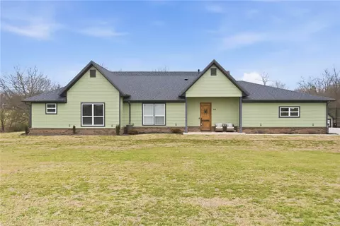 858 Gibson Hill Rd, Farmington, AR 72730