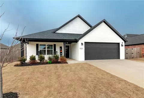 901 Sugar Pine St, Springdale, AR 72762