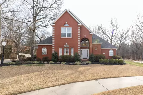 3021 E Summershade Dr, Fayetteville, AR 72703