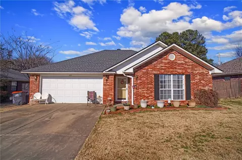 1819 E 20 St, Russellville, AR 72802