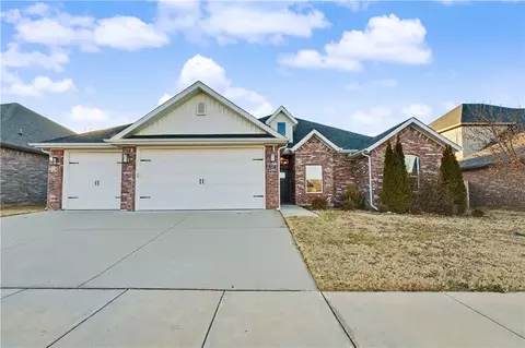 517 Sabine Pass Rd, Fayetteville, AR 72704
