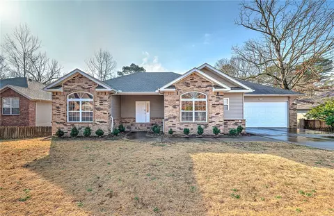 17 Cumbrian Dr, Bella Vista, AR 72714