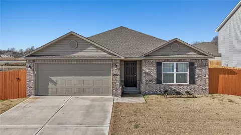 1402 S Corsac St, Siloam Springs, AR 72761
