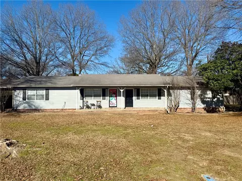 701-703 E 11th St, Russellville, AR 72801
