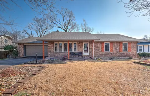 1321 Quail Run Cir, Bentonville, AR 72712