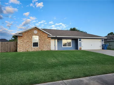 526 White Oak St, Gentry, AR 72734