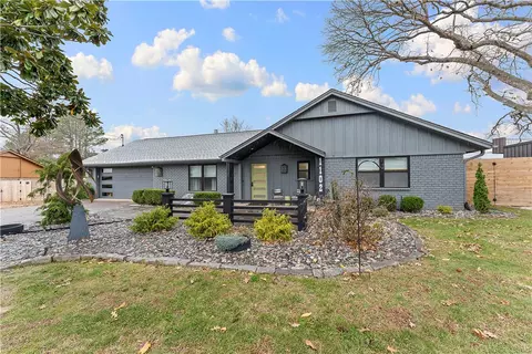 1102 NW 11th St, Bentonville, AR 72712