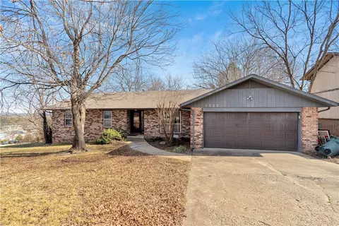 1002 N Hall Ave, Fayetteville, AR 72701