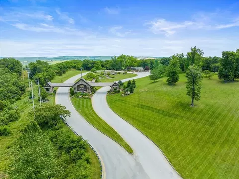 184 Forest Oak Dr, Hollister, MO 65672