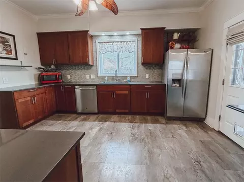 Kitchen - 712 S Cherry St, Harrison, AR 72601 photo 2 of 3
