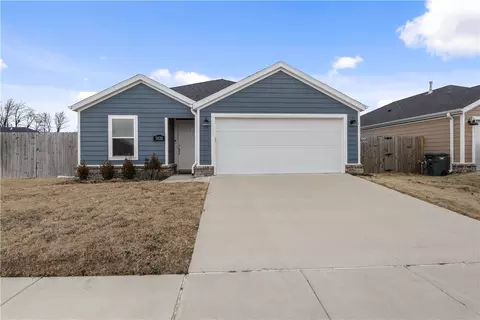 5820 W Holdcroft Dr, Fayetteville, AR 72704