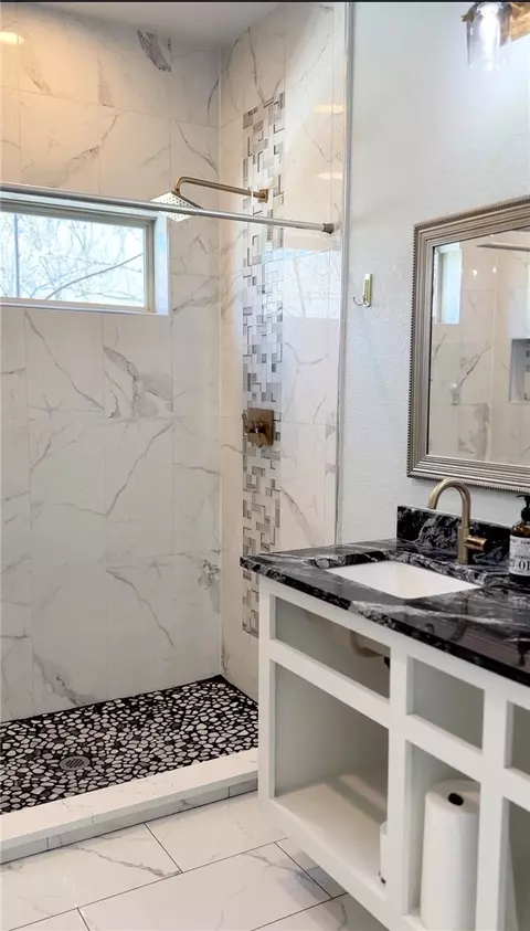 Bath - 1611 W Backus Ave, Springdale, AR 72762 photo 1 of 2