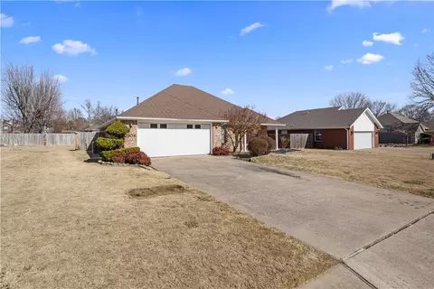2904 Colton Dr, Springdale, AR 72762
