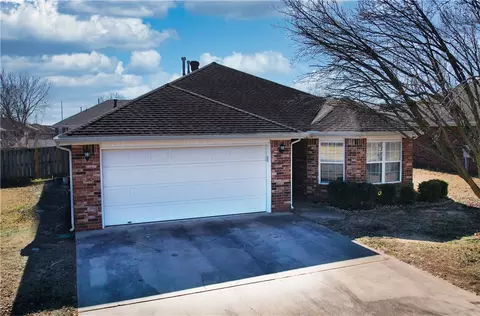 4001 SW Carriageway Ave, Bentonville, AR 72712