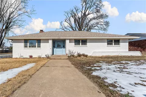 1521 W Gum St, Rogers, AR 72758