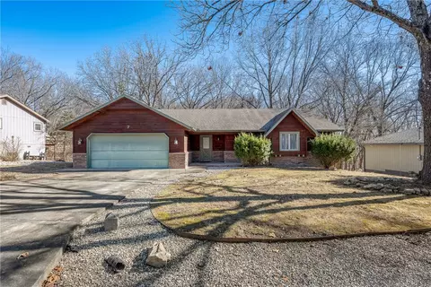 7 Haslingden Ln, Bella Vista, AR 72715