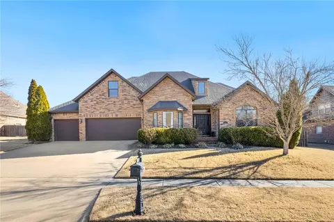 2772 N Signet Pl, Fayetteville, AR 72703