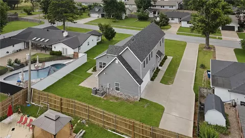 1305 2nd St, Bentonville, AR 72712
