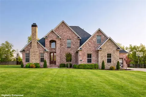1353 Scout Trl, Siloam Springs, AR 72761