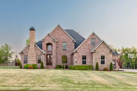 1353 Scout Trl, Siloam Springs, AR 72761
