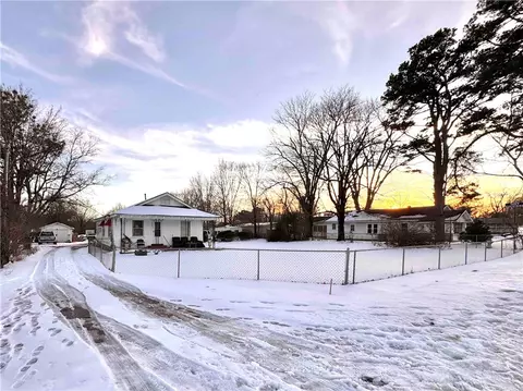 2301 Huntsville Rd, Fayetteville, AR 72701