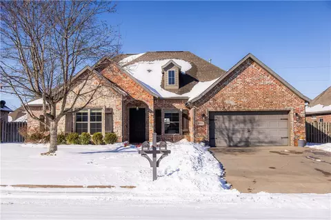6410 S 35th St, Rogers, AR 72758