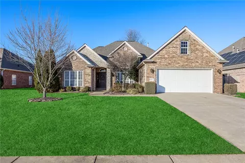 4007 W Lyndale Dr, Rogers, AR 72758