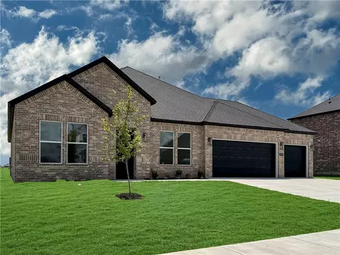 843 Kelleyann Ave, Tontitown, AR 72762