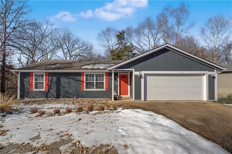 12 Rettendon Ln, Bella Vista, AR 72714