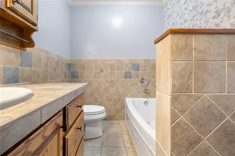 Bath - 5201 Fox Run # A, Harrison, AR 72601 photo 4 of 5