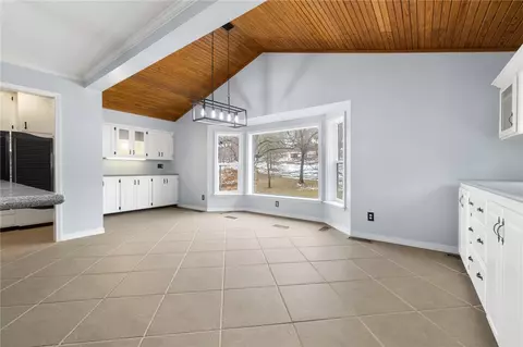 Dining - 5201 Fox Run # A, Harrison, AR 72601 photo 2 of 3