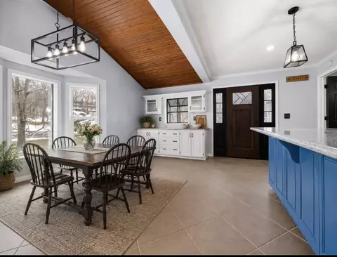 Dining - 5201 Fox Run # A, Harrison, AR 72601 photo 1 of 3