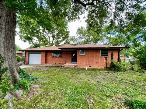 1714 Horseshoe Dr, Springdale, AR 72762
