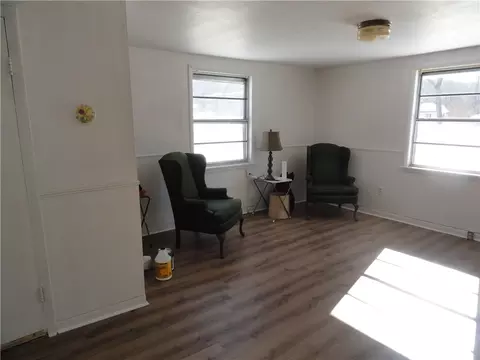 Living - 404 Walnut St, Marshall, AR 72650 photo 2 of 3