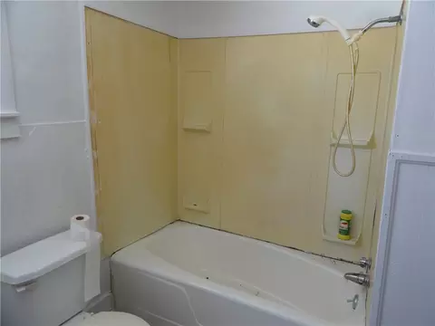 Bath - 404 Walnut St, Marshall, AR 72650 photo 2 of 2