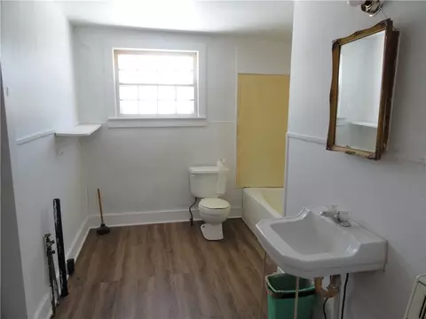 Bath - 404 Walnut St, Marshall, AR 72650 photo 1 of 2