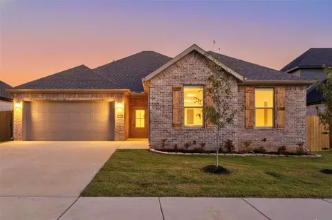 7004 Basswood Ave, Bentonville, AR 72713